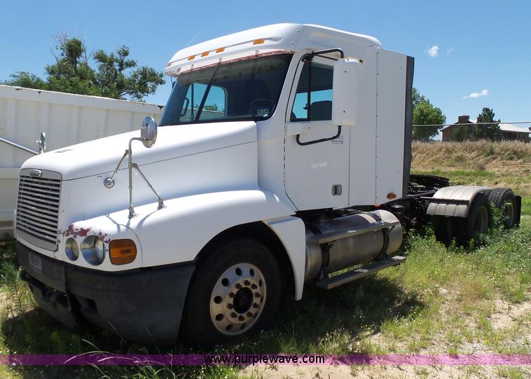 image for item L6592 1999 Freightliner Century Class semi truck