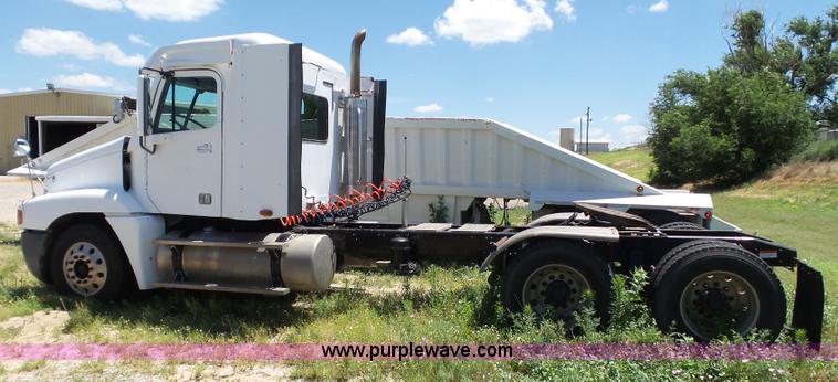 image for item L6592 1999 Freightliner Century Class semi truck