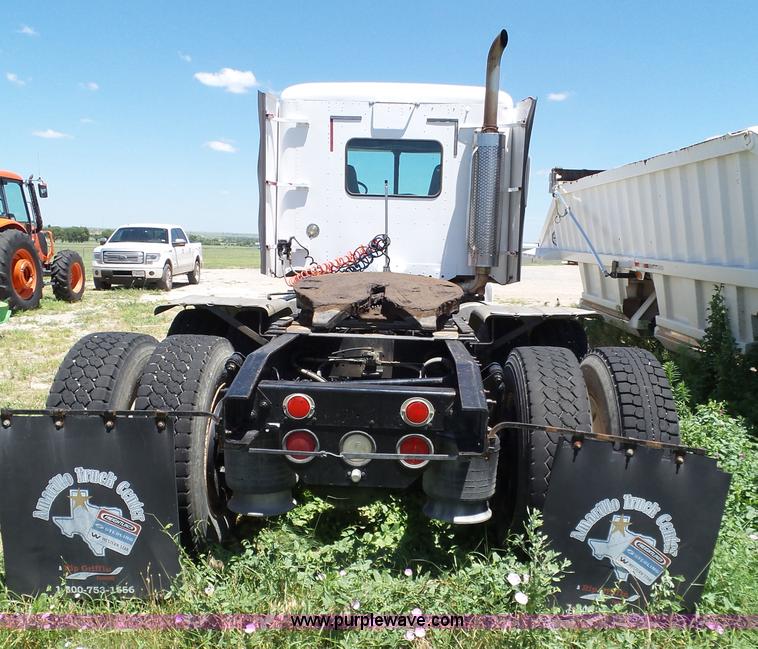 image for item L6592 1999 Freightliner Century Class semi truck