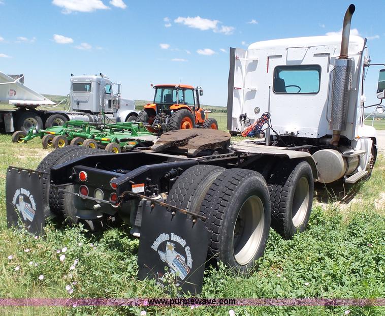 image for item L6592 1999 Freightliner Century Class semi truck