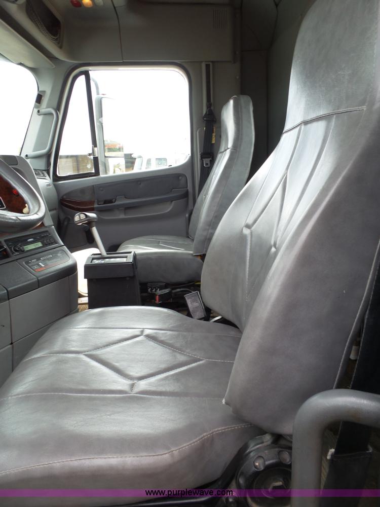 image for item L6592 1999 Freightliner Century Class semi truck