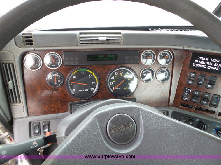 image for item L6592 1999 Freightliner Century Class semi truck