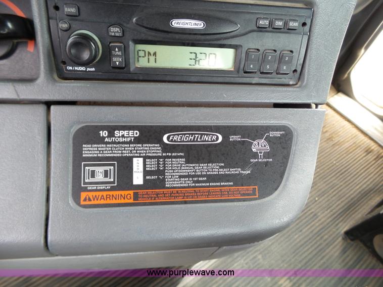 image for item L6592 1999 Freightliner Century Class semi truck