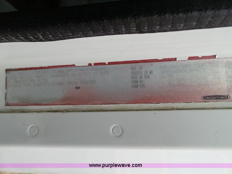 image for item L6592 1999 Freightliner Century Class semi truck