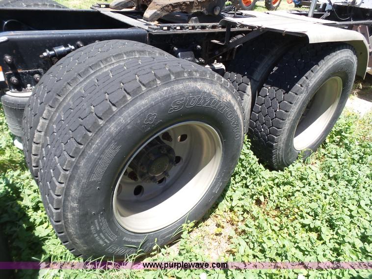 image for item L6592 1999 Freightliner Century Class semi truck