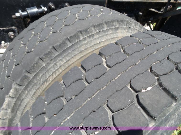 image for item L6592 1999 Freightliner Century Class semi truck