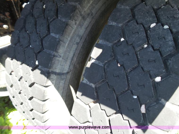 image for item L6592 1999 Freightliner Century Class semi truck