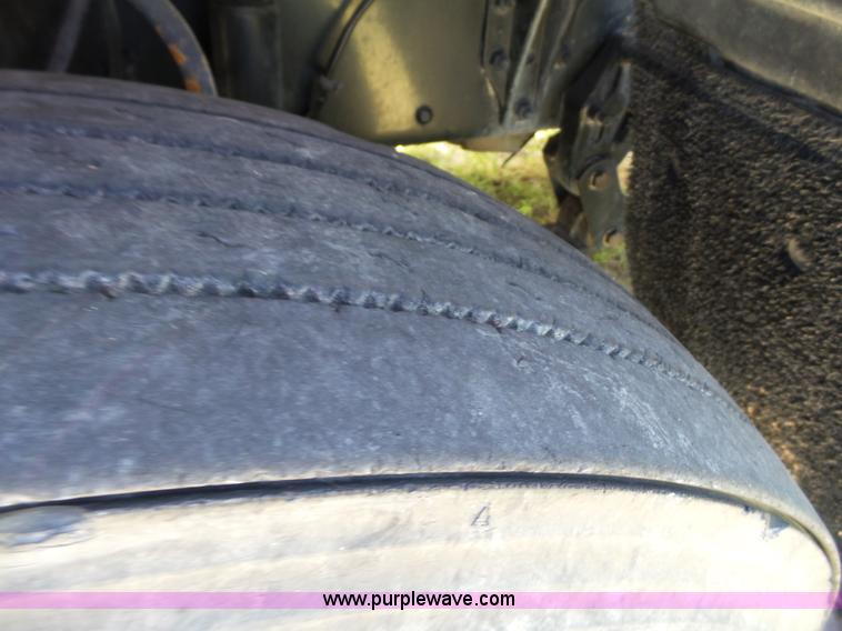 image for item L6592 1999 Freightliner Century Class semi truck