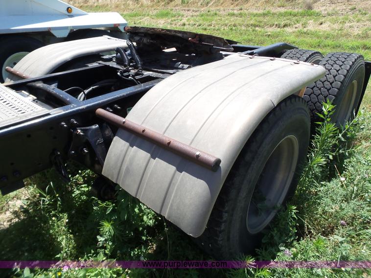 image for item L6592 1999 Freightliner Century Class semi truck