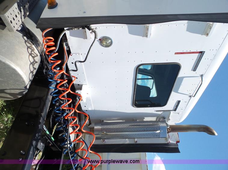 image for item L6592 1999 Freightliner Century Class semi truck