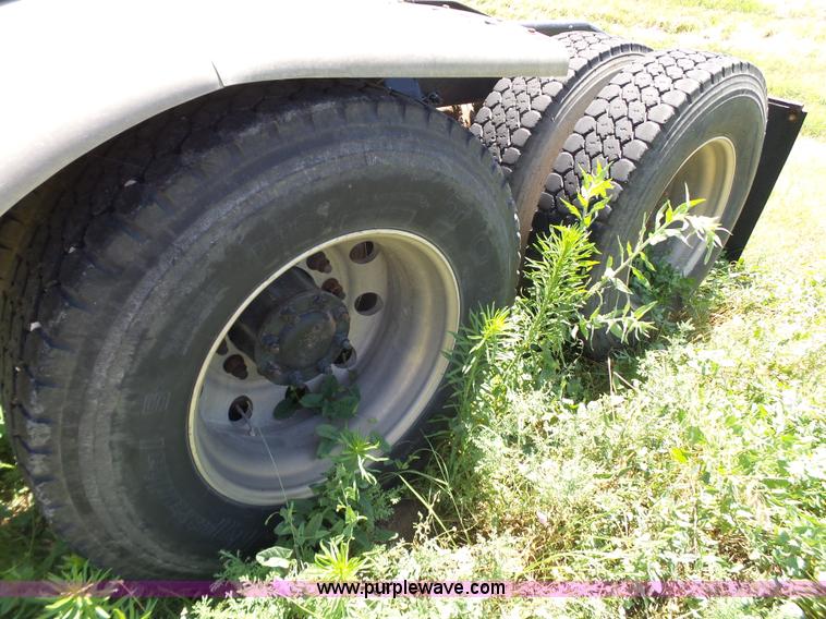 image for item L6592 1999 Freightliner Century Class semi truck