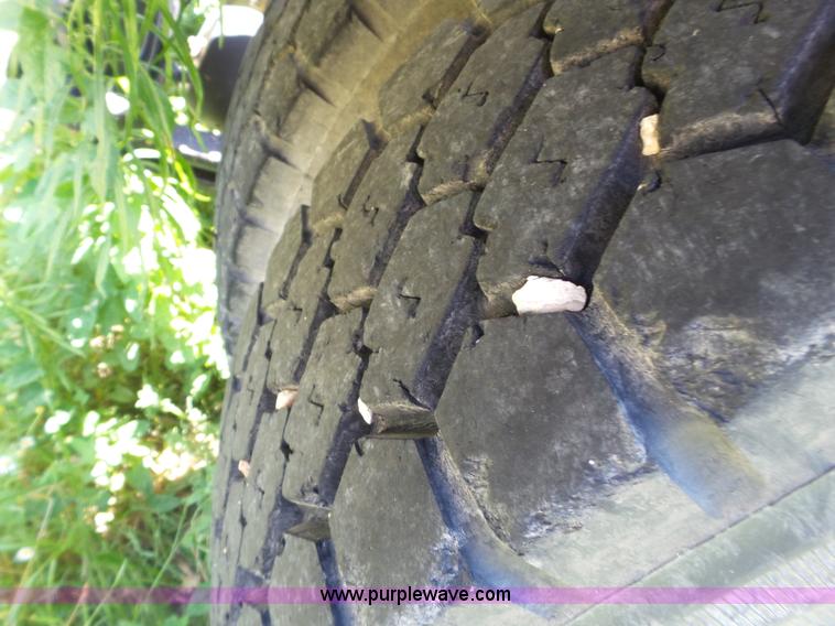 image for item L6592 1999 Freightliner Century Class semi truck