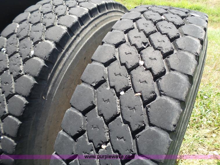 image for item L6592 1999 Freightliner Century Class semi truck