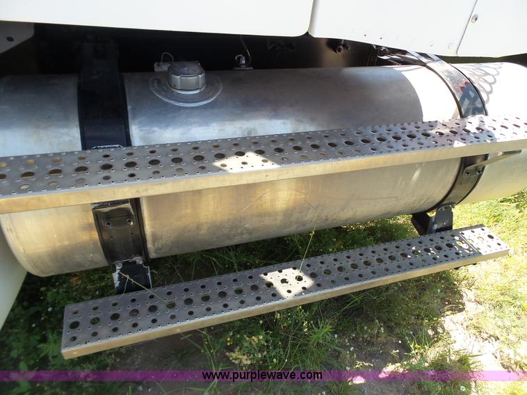 image for item L6592 1999 Freightliner Century Class semi truck