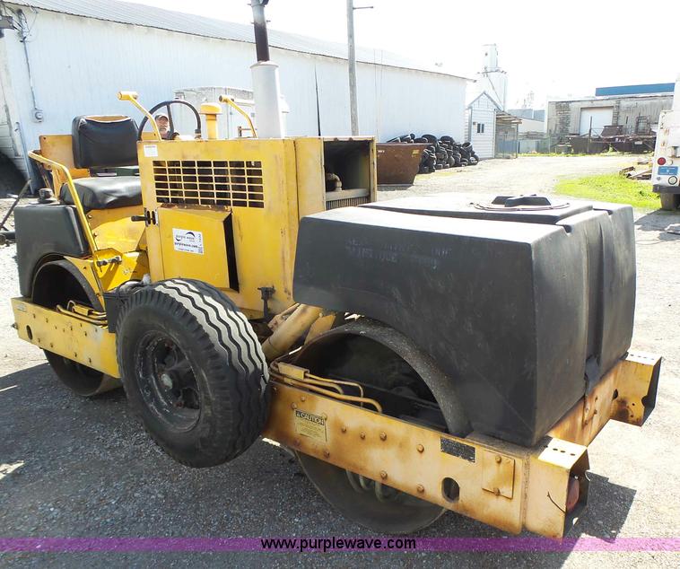 image for item L7232 Galion DU510086 vibratory double drum roller