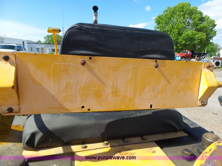 image for item L7232 Galion DU510086 vibratory double drum roller