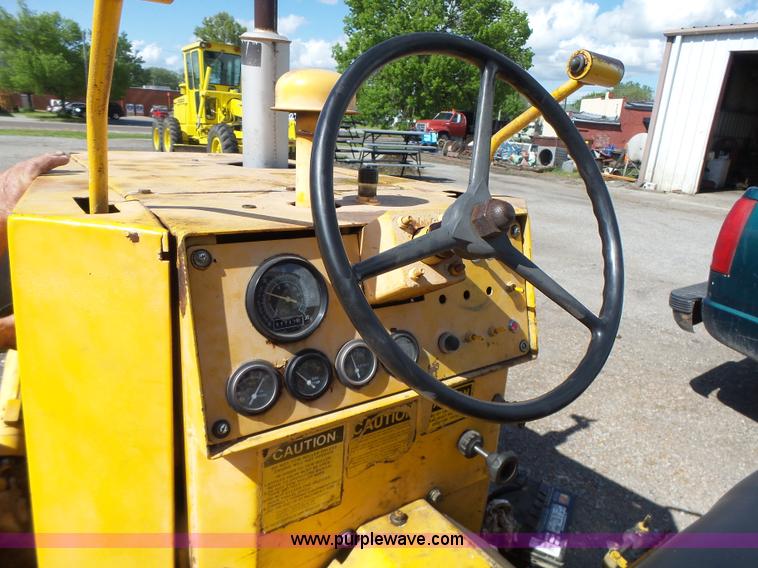 image for item L7232 Galion DU510086 vibratory double drum roller