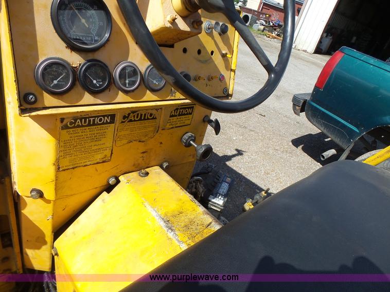 image for item L7232 Galion DU510086 vibratory double drum roller