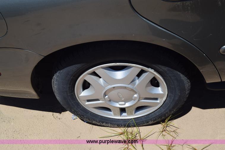 image for item BW9989 1999 Ford Taurus