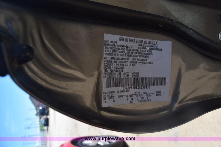 image for item BW9989 1999 Ford Taurus