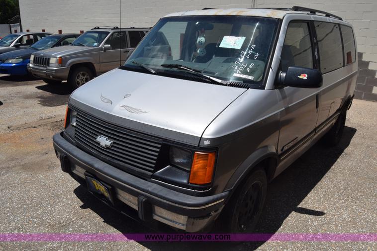 image for item BW9991 1993 Chevrolet Astro Extended van