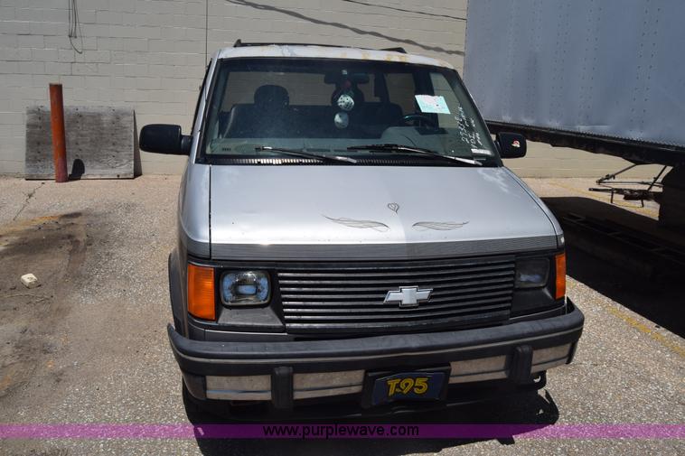 image for item BW9991 1993 Chevrolet Astro Extended van