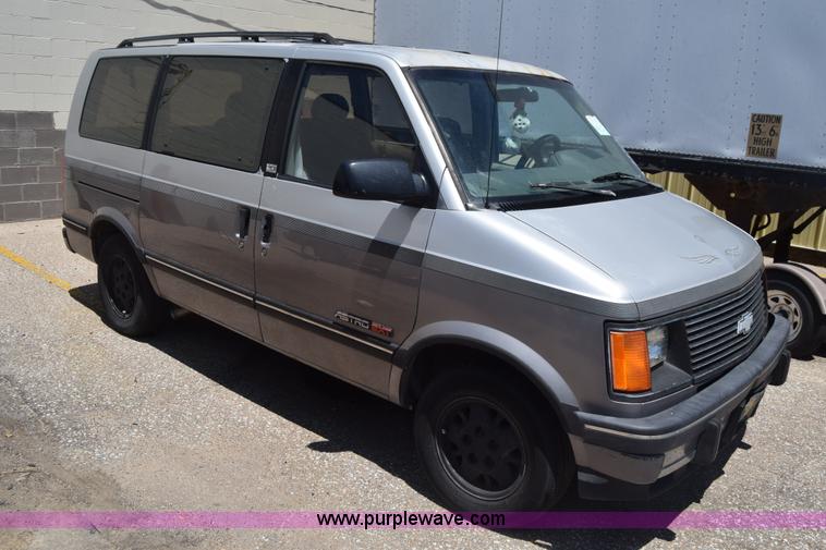 image for item BW9991 1993 Chevrolet Astro Extended van