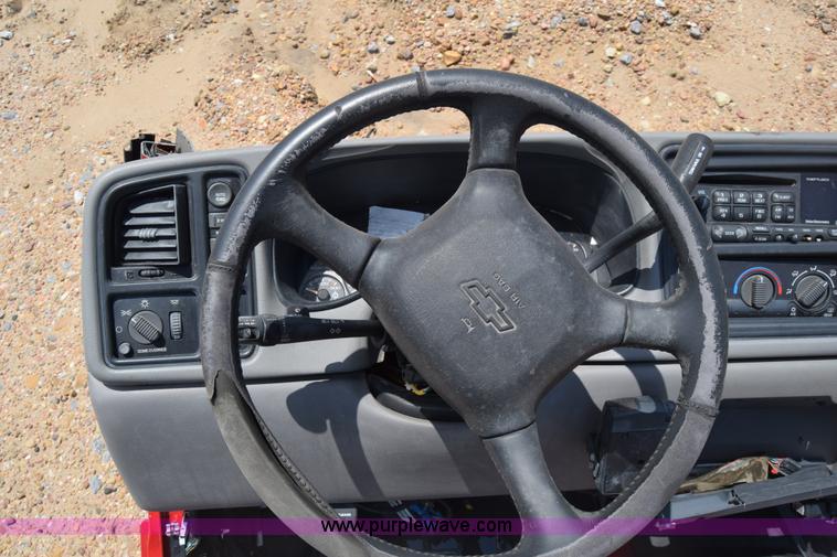 image for item CB9287 2002 Chevrolet Silverado 1500HD Crew Cab pickup truck parts