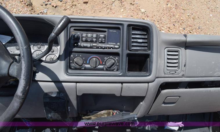 image for item CB9287 2002 Chevrolet Silverado 1500HD Crew Cab pickup truck parts