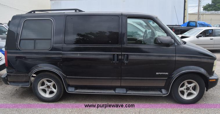 image for item CB9295 1996 GMC Safari van