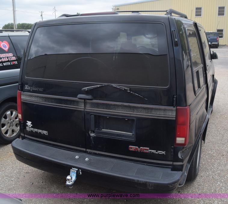 image for item CB9295 1996 GMC Safari van