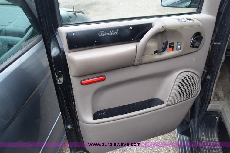 image for item CB9295 1996 GMC Safari van