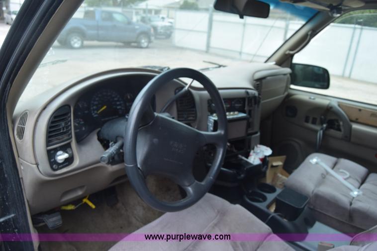 image for item CB9295 1996 GMC Safari van