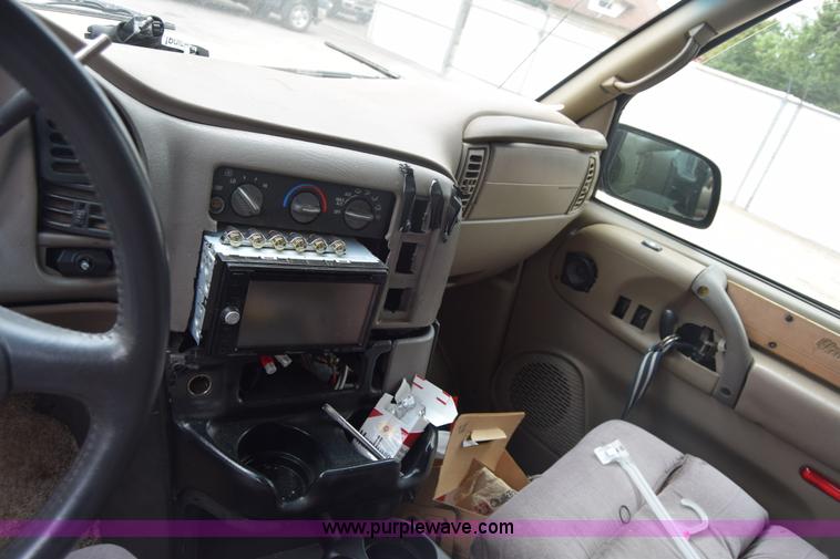 image for item CB9295 1996 GMC Safari van