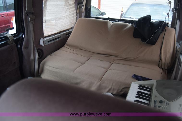 image for item CB9295 1996 GMC Safari van