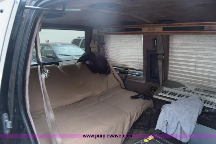 image for item CB9295 1996 GMC Safari van