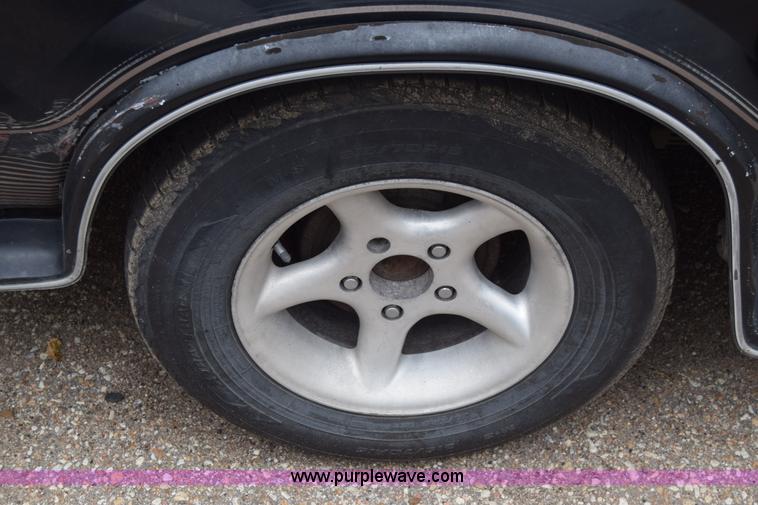 image for item CB9295 1996 GMC Safari van