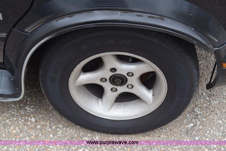 image for item CB9295 1996 GMC Safari van