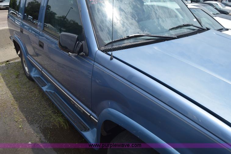 image for item CB9299 1995 Chevrolet Tahoe SUV