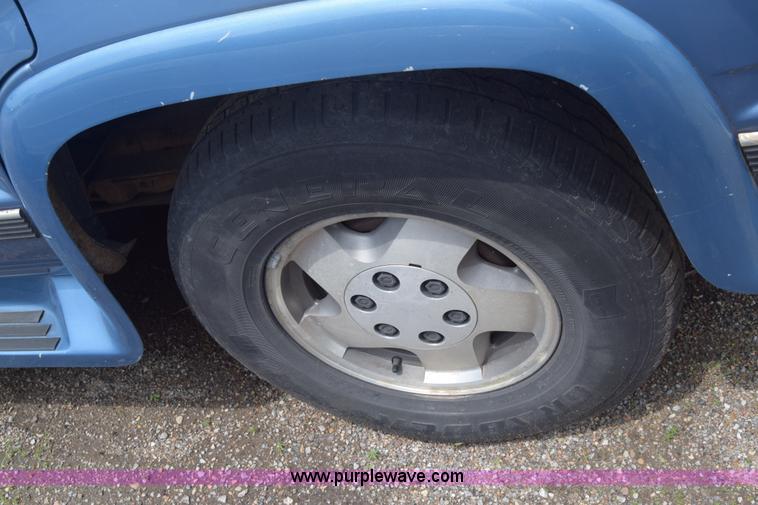 image for item CB9299 1995 Chevrolet Tahoe SUV