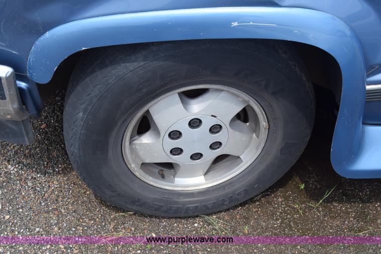 image for item CB9299 1995 Chevrolet Tahoe SUV