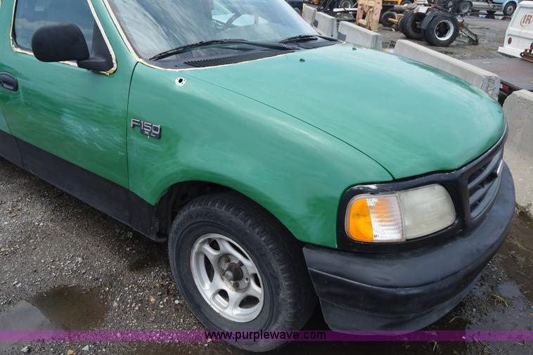 image for item CB9302 1998 Ford F150 SuperCab pickup truck