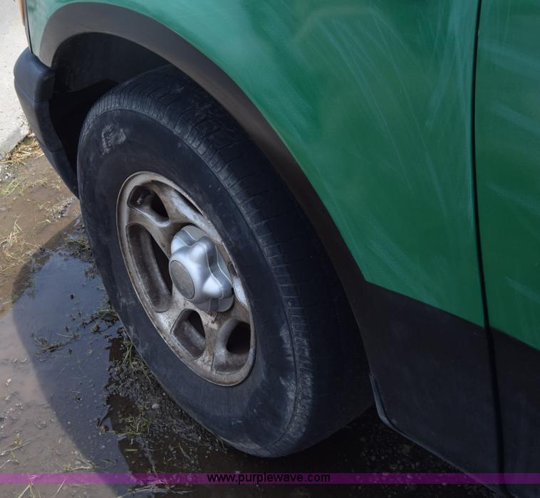 image for item CB9302 1998 Ford F150 SuperCab pickup truck