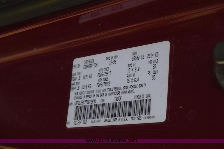 image for item CB9305 1996 Dodge Dakota Club Cab pickup truck