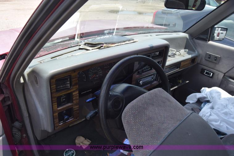 image for item CB9305 1996 Dodge Dakota Club Cab pickup truck