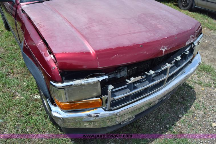 image for item CB9305 1996 Dodge Dakota Club Cab pickup truck
