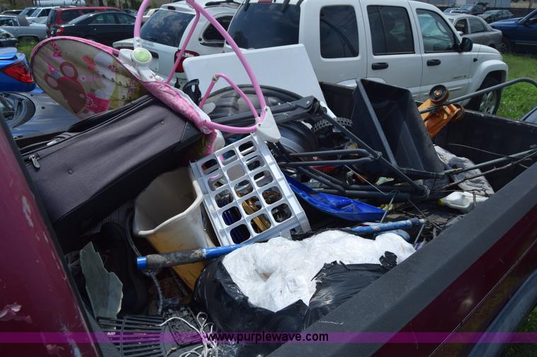 image for item CB9305 1996 Dodge Dakota Club Cab pickup truck