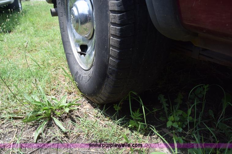 image for item CB9305 1996 Dodge Dakota Club Cab pickup truck