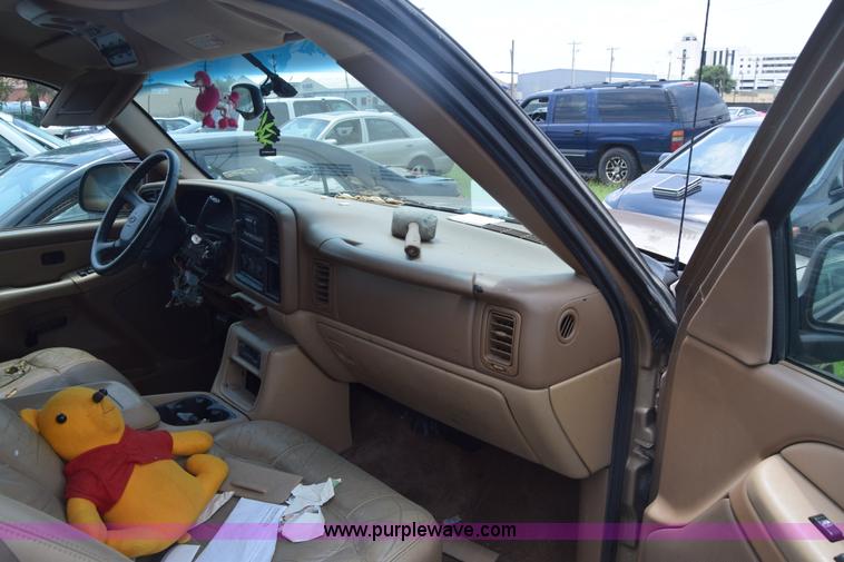 image for item CB9306 2000 Chevrolet Tahoe SUV