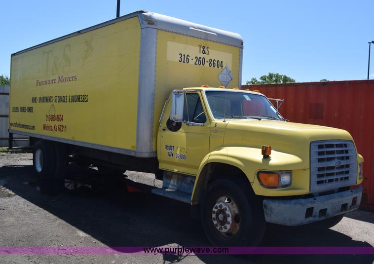 image for item K7254 1988 Ford F700 box truck